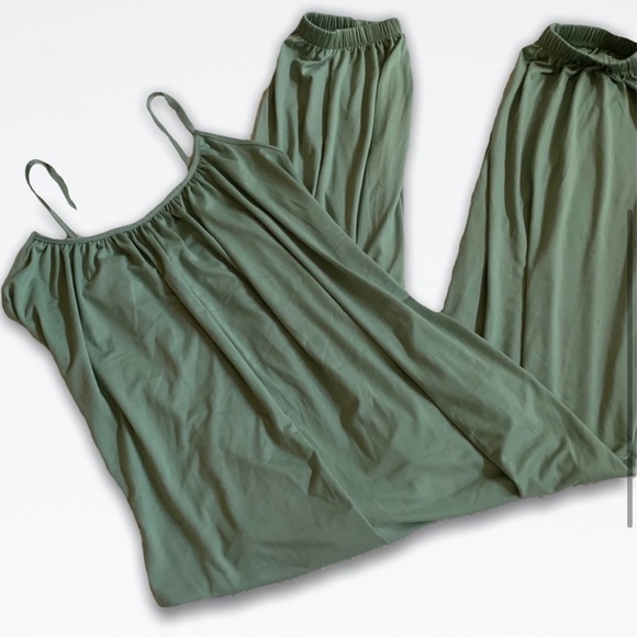 Jumpsuit - Picture 2 of 3